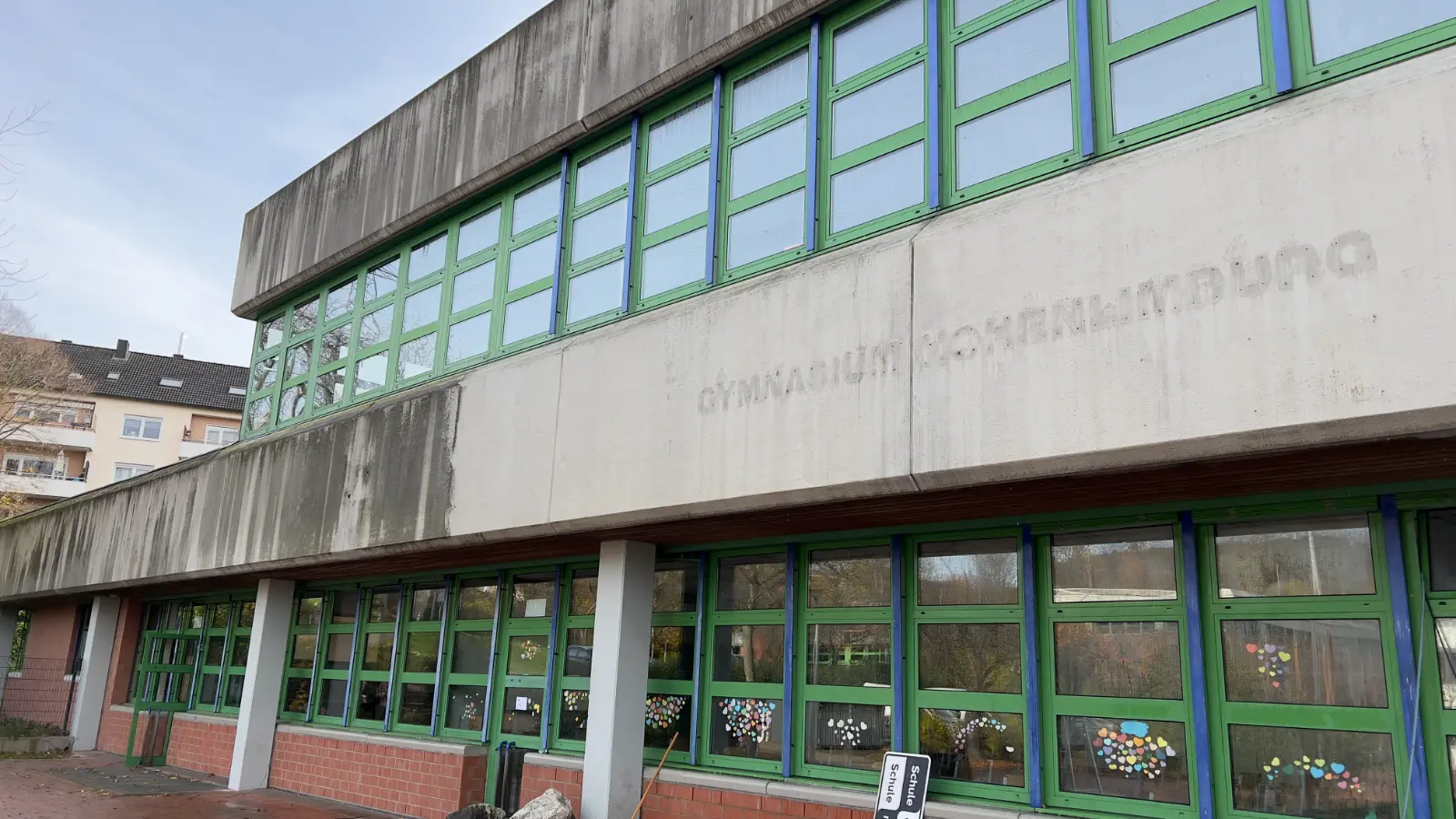 Fassadenreinigung am Gymnasium Hohenlimburg vor der Reinigung in Hagen