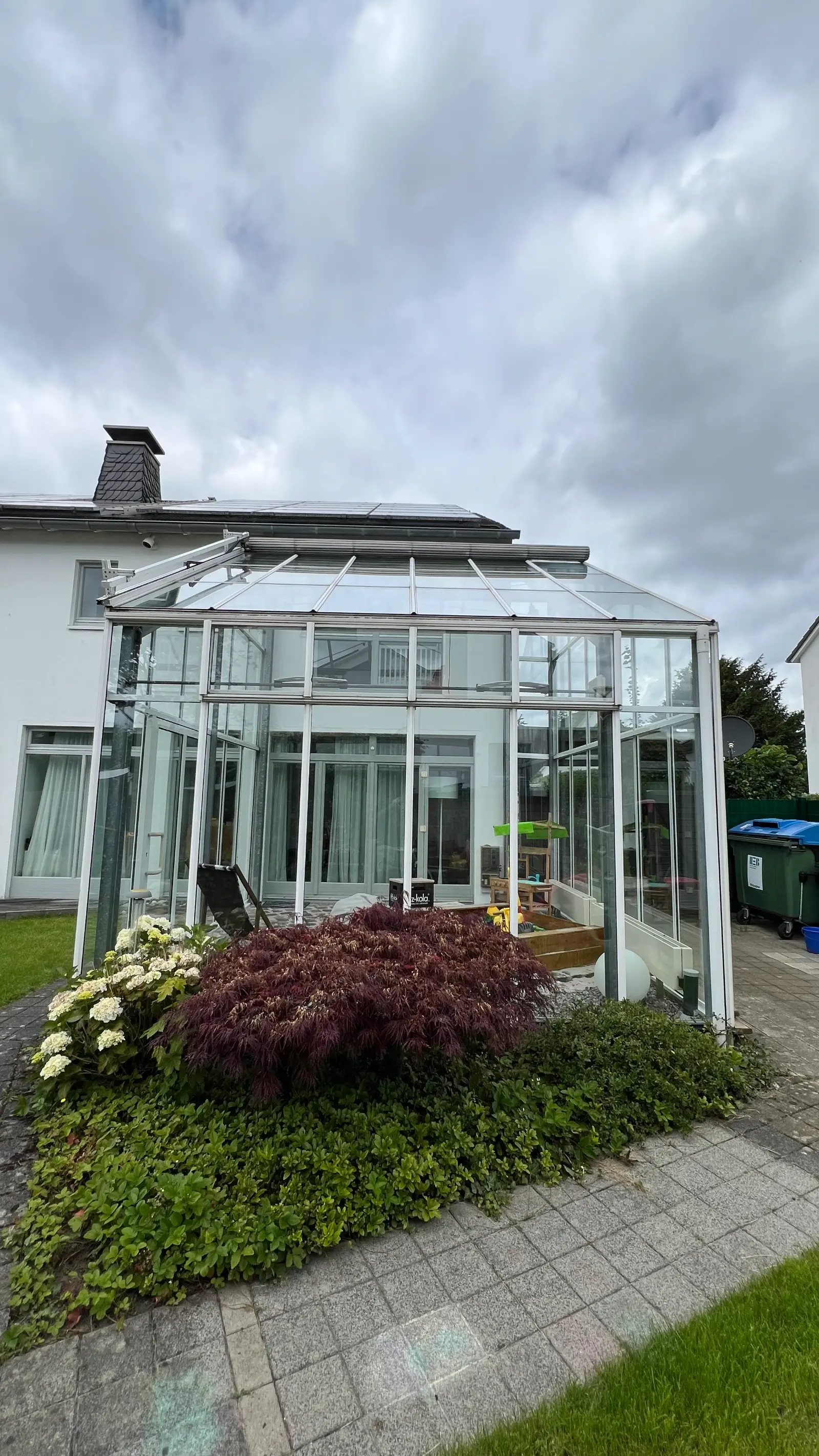Wintergarten von außen nach professioneller Glasdachreinigung in Hagen